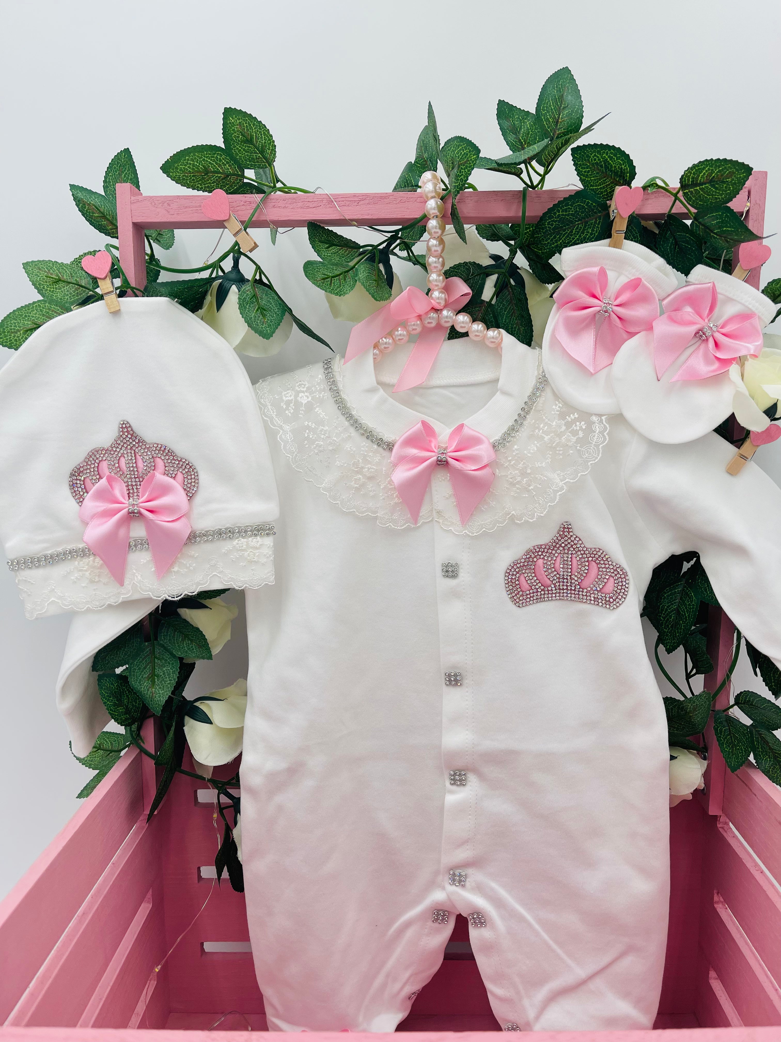 Precioso conjunto de princesa adorable en blanco y rosa